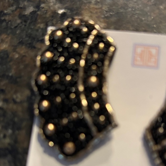 Black and Gold Beaded Earrings - Picture 4 of 4